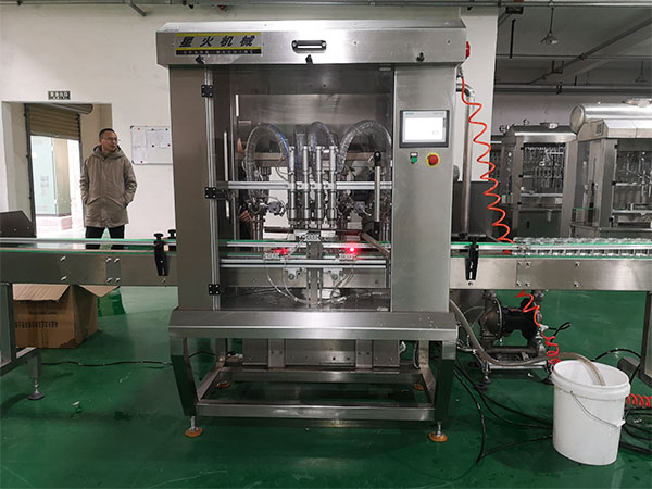 >牛肉辣椒醬灌裝機(jī)設(shè)備