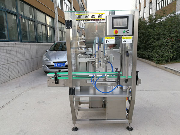 >全自動調味醬灌裝機車間實拍圖