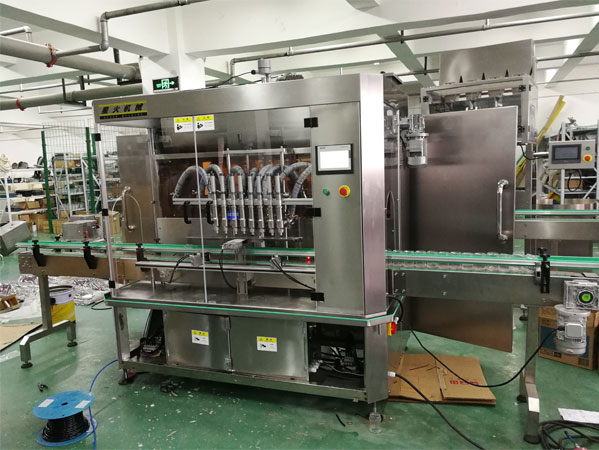 >香菇醬灌裝機(jī)車間實(shí)拍圖