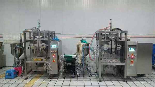 袋裝辣椒醬包裝機品展示