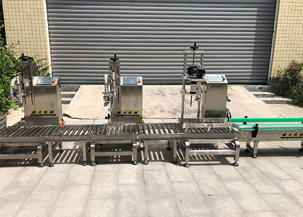 全自動辣椒醬生產流水線設備實拍圖